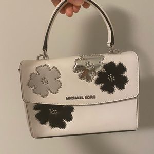 MICHAEL KORS MINI WHITE  SATCHEL 👜